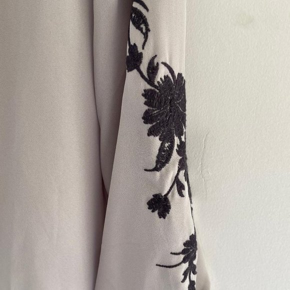 SIMPLY VERA EMBROIDERED SLEEVE BLOUSE SMALL - Picture 3 of 4